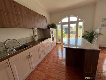 Rodinný dům 6+kk se zahradou, garáží a sklepem v Lužicích u - 3