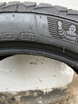Zimní pneu Michelin 225/45 R18 DOT 3522 - 3