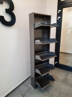 Designový výklopný botník - 3