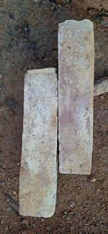 Staré ručne dělané ,značene cihly - 3