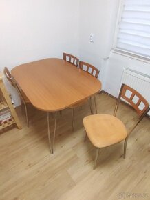 Kuchyňský stůl +4 židle - 3