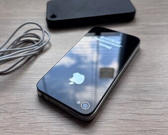 ikonický Apple iPhone 4 32gb v černé barvě, krásný stav. - 3