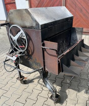 Nerezový gril na kýtu - 3