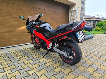 Suzuki RF 600 R - 3