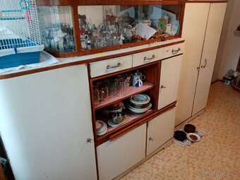 Kuchyňský kredenc - 3