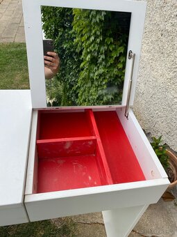 Prodám kosmetický stolek - 3