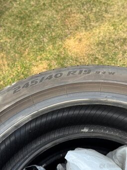 PIRELLI 245/40 R 19 - Použité 5-5.3 mm - 3