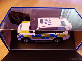 1/18 Toyota Prado Police - 3