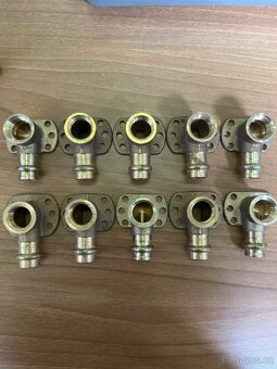 nástěnka Viega průměr 15x1/2" mm - 3