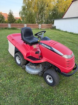 Zahradní traktůrek Honda HF 2417, 2 válec - 3