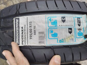 195/60/15 letni pneu PIRELLI a BRIDGESTONE 195/60 R15 - 3