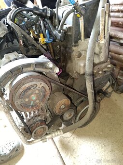 Fiat Punto 1.2 8V motor + výfuk + další náhradní díly - 3