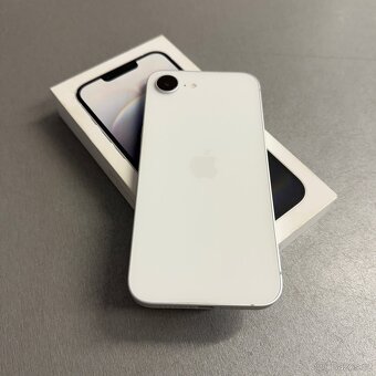 iPhone 16e - 3
