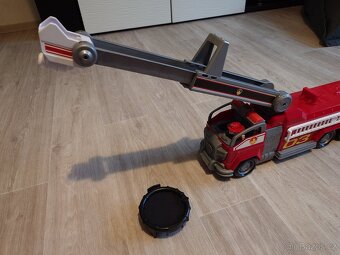 Spin Master Tlapková patrola velký hasičský vůz s efekty - 3