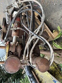 Dvojitá trhací svěra. Vrtná souprava. - 3