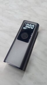 Bateriový kompresor s LED světlem a powerbankou - 3