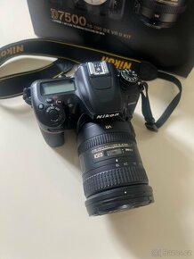 Nikon D7500 s objektivem AF-S 18-1 - 3