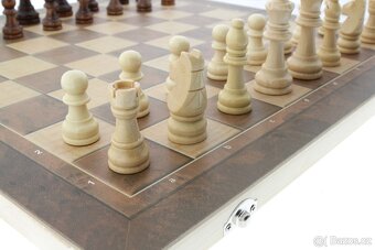 Dřevěný šachový set 3v1 – šachy, dáma, vrhcáby 44x44 cm - 3