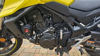 Honda CB750 Hornet - 3