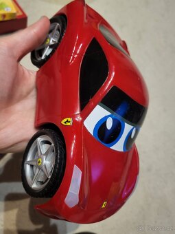 R/C auto Ferrari 458 - 3