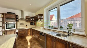 Na prodej prostorný, zrekonstruovaný dům - Slavkov u Brna - 3