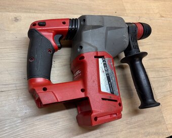 Prodám aku vrtačku Milwaukee M18 CHX - 3