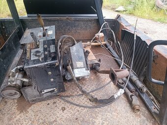Turf-Truckster cushman - 3