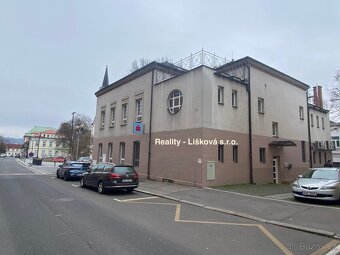 Pronájem bytové jednotky 1kk na Husově náměstí v Děčíně - 3