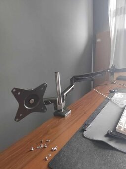DRŽÁK NA DVA MONITORY / 17" až 32" - 3