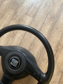 Tříramenný kožený volant SEAT - 3