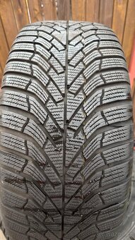 Kumho 235/45 R18 zimní - 3