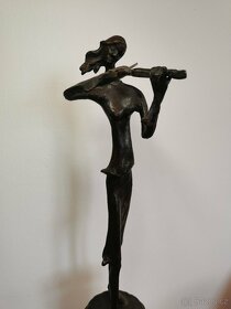 Houslistka houslová virtuoska bronzová socha - 3