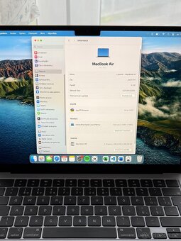 MacBook Air 13,6" (2022) M2, 8GB RAM, 512GB + příslušenství - 3