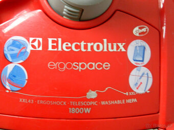 Vysavač Electrolux 1800W - 3
