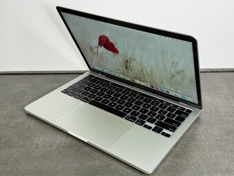 MacBook Pro 13'' 2020 / M1 / 16GB / 512GB SSD / Silver - D - 3
