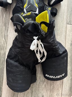 DĚTSKÉ hokejove kalhoty a ramena Bauer - 3