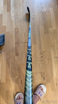 NOVÁ Hůl CCM TACKS AS‑VI PRO JUNIOR | 40 FLEX | (Pravá P28)) - 3