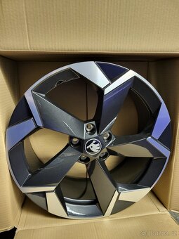 NOVÉ 19" Škoda TORCULAR original Superb 4 IV 3P 2025 ET44 - 3