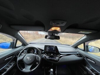 Toyota C-HR 1.8 Hybrid rok 2021 - 3