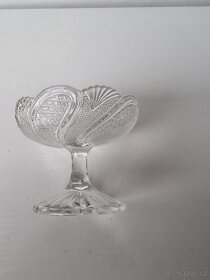 Skleněná mistička s nožičkou - 3