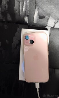 iPhone 15 128GB růžová s krabičkou bez poškození - 3