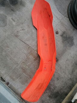 Prodám přední blatník na ktm sx, exc - 3