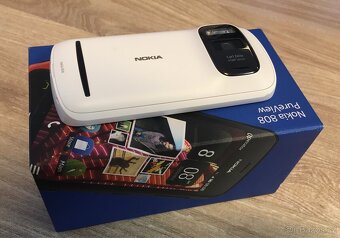 Nokia 808 Pureview - 3