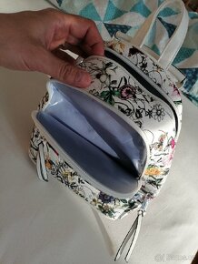 Elegantní dámský květinový batoh - 3