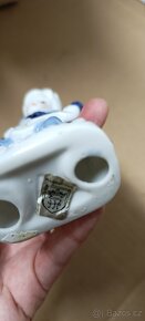 ručně malovaná porcelánová figurka chlapce se psem - 3