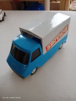 Retro autíčka
- 3