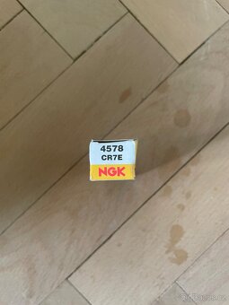 Zapalovaci svicka NGK 4578 - 3