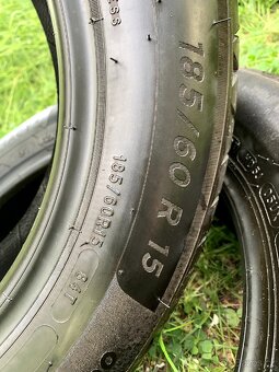Letni dve pneu Michelin 185/60 R15, 7mm
- 3