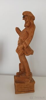 Dřevěná socha Knihomol - 3