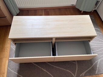 TV stolek IKEA, starší varianta modelu Besta - 3